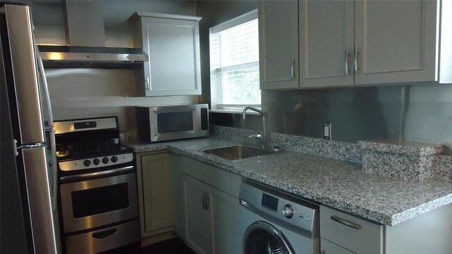 Photo - 2710 Rosewood St