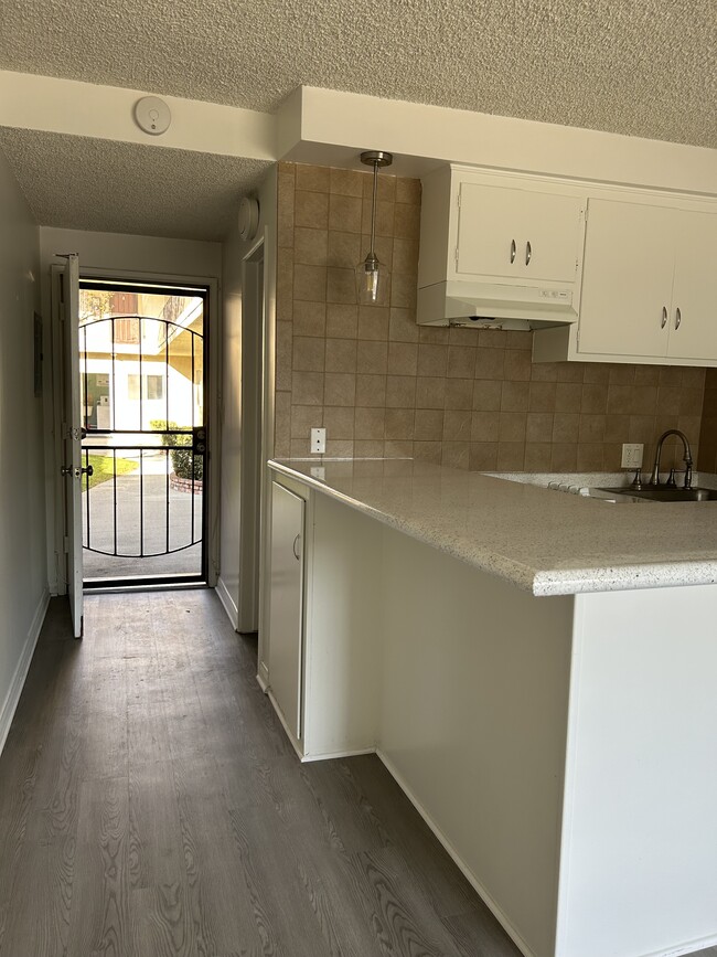 Photo - 6243 Comstock Ave Unidad R