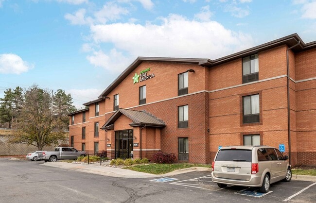 Furnished Studio-Omaha - West