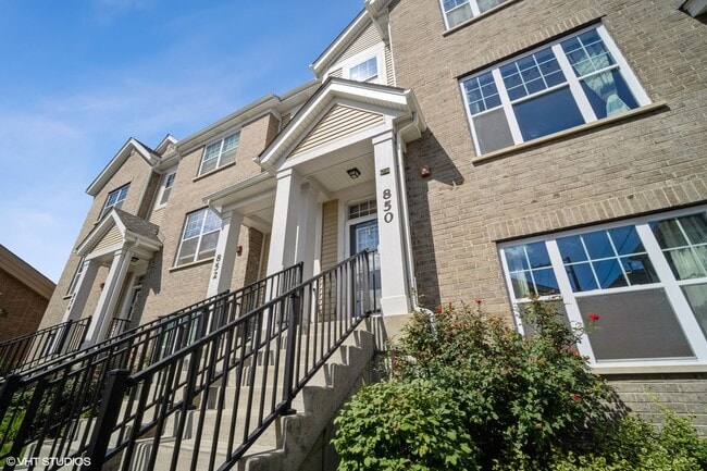 Building Photo - 850 Lexington Cir W