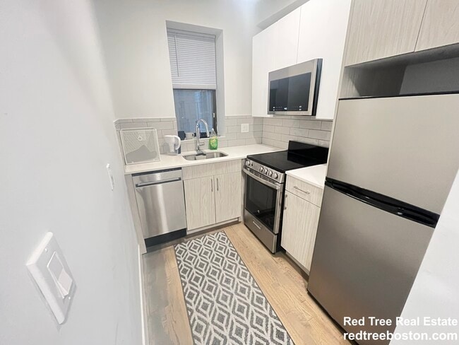 Building Photo - 19 Peterborough St Unit 11