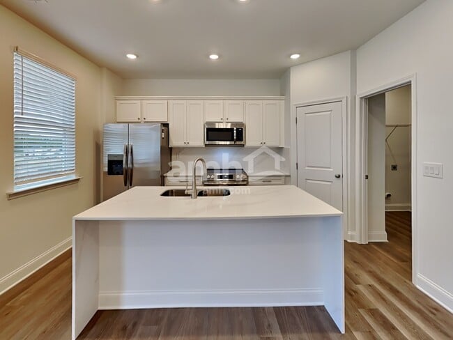 Photo - 1001 Highland Walk