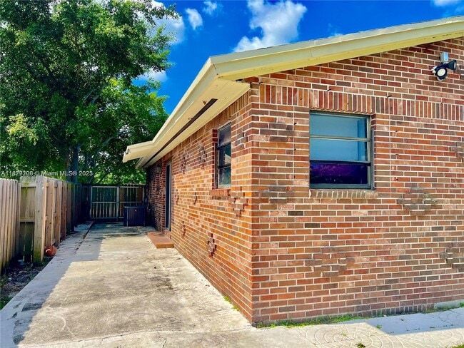 Photo - 6137 Pierce St