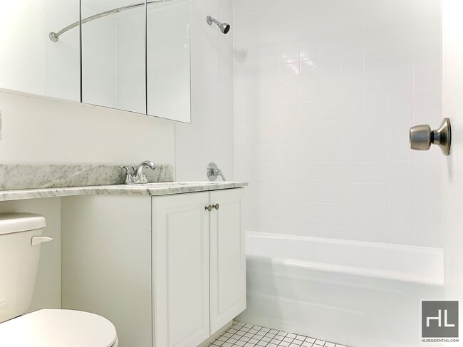 Photo - HENRY HUDSON PKWY W Unit 18R