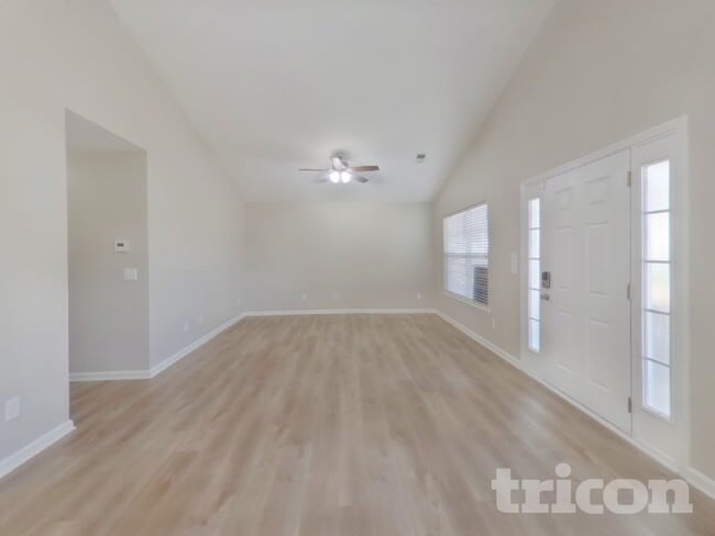 Photo - 144 Phoenix Ln