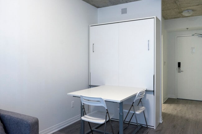Photo - Studio Unit at 1800 Simcoe Street North - Available September 1st! Unité 414