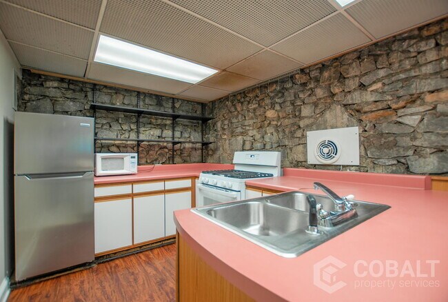 Building Photo - 867 Rosedale Rd NE Unit 2