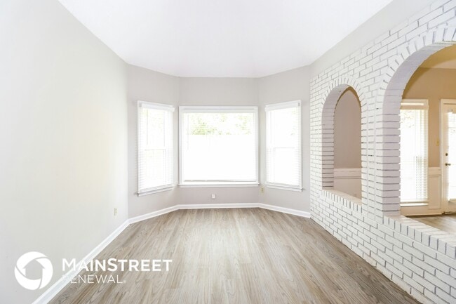 Photo - 6753 Devenshire Ln