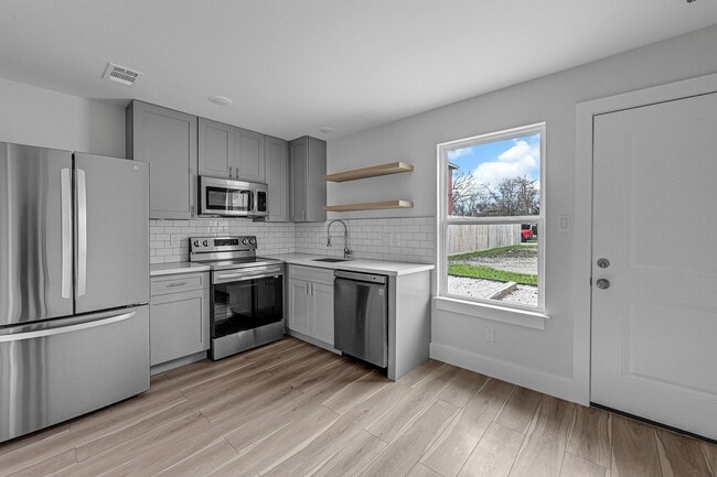 Building Photo - 5621 Eskridge St Rental