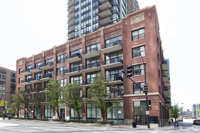 Building Photo - 210 S Desplaines St Unit 205 Rental