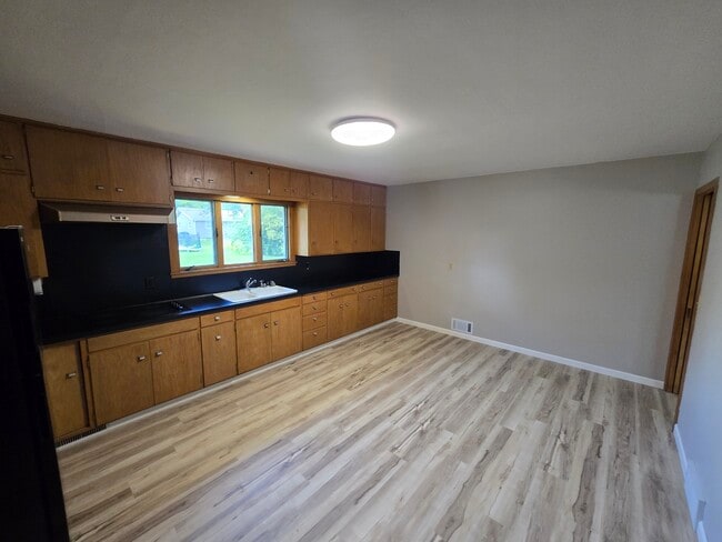 Photo - 103 W Chandler St
