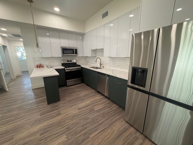 Photo - 4000 Mont Clair Apartments