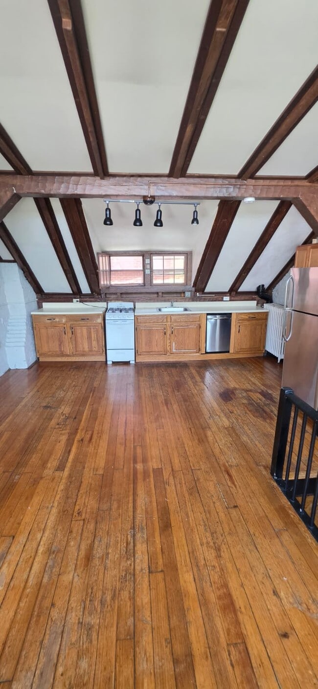Building Photo - 1 Champney Pl Unit 3