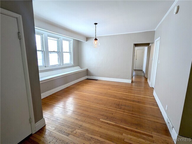 Photo - 76 St James Pl