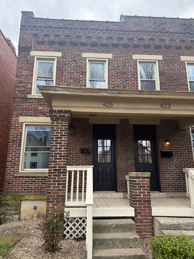 Building Photo - Rare 2-Full Bath Find: Pristine Renovation with Designer En-Suite & Granite