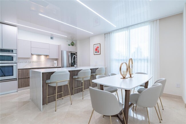 Photo - 17555 Atlantic Blvd Unidad #1409