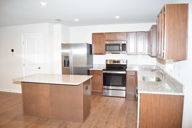 Photo - 1530 39th Ave Lp NE
