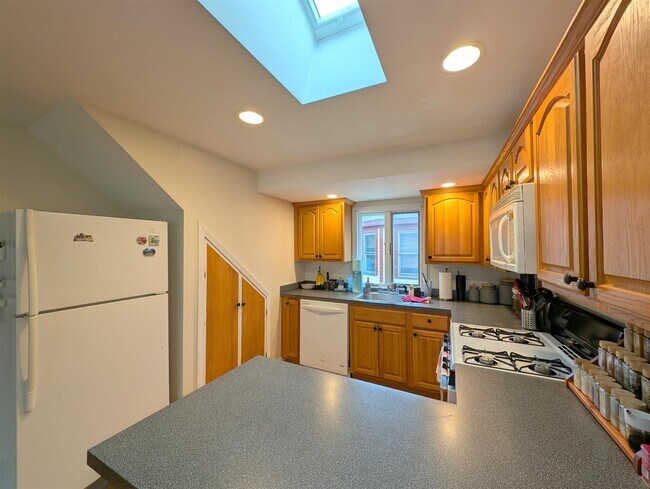 Photo - 26 Burnham St Apartments Unit 3