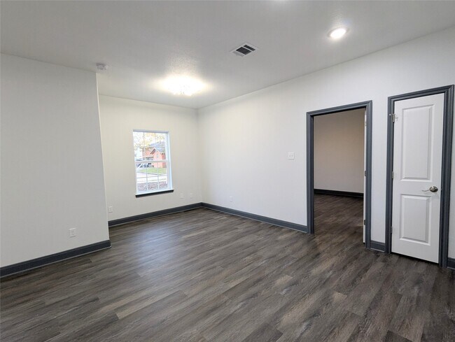 Photo - 1028 Francis Dr
