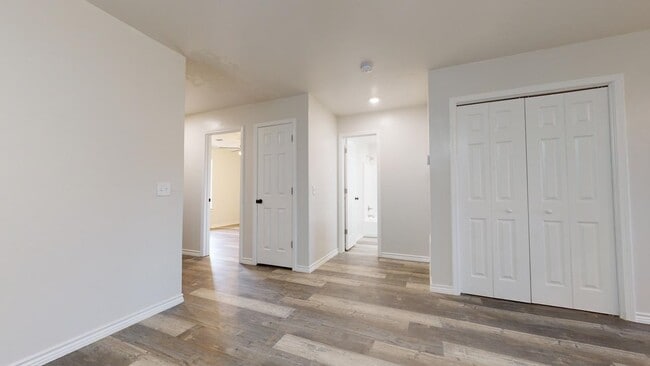 Photo - 415 James St