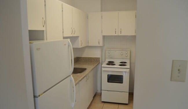 Photo - 555 Sherbourne St