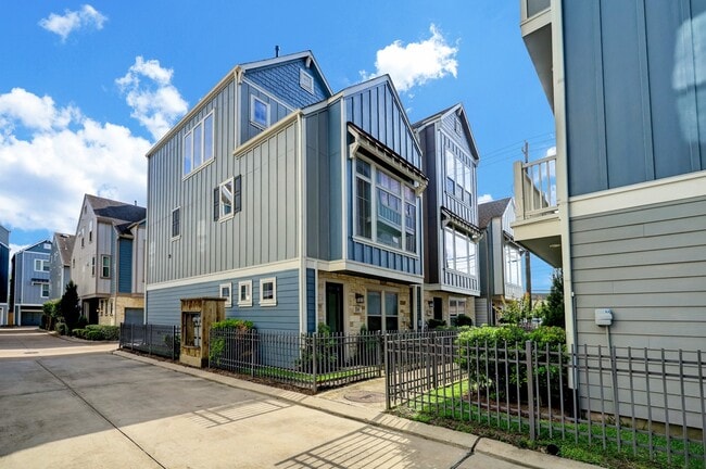 Photo - 726 N Shepherd Dr