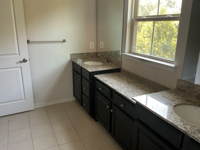 Photo - 8287 Kippis Rd
