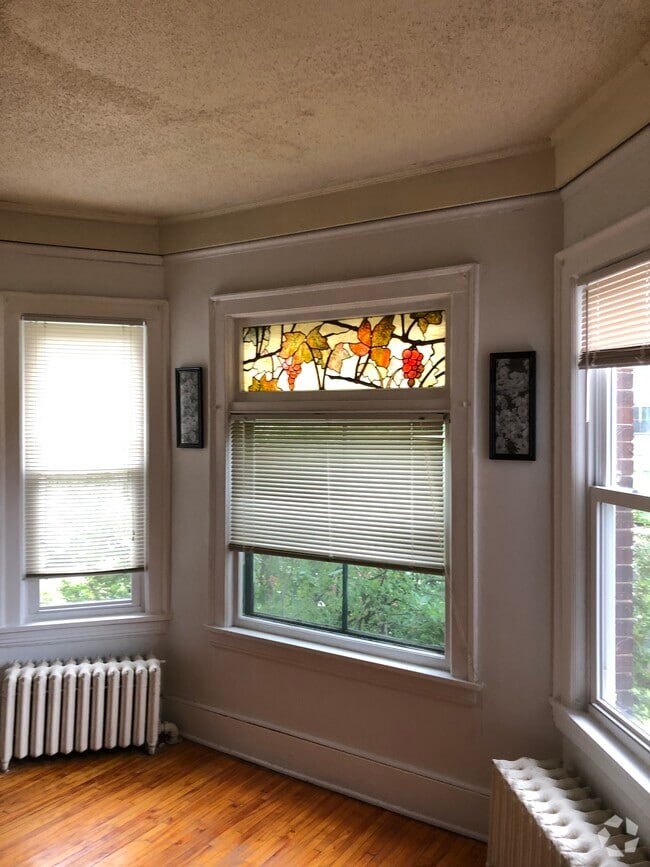 Building Photo - 2600 Emerson Ave S Rental