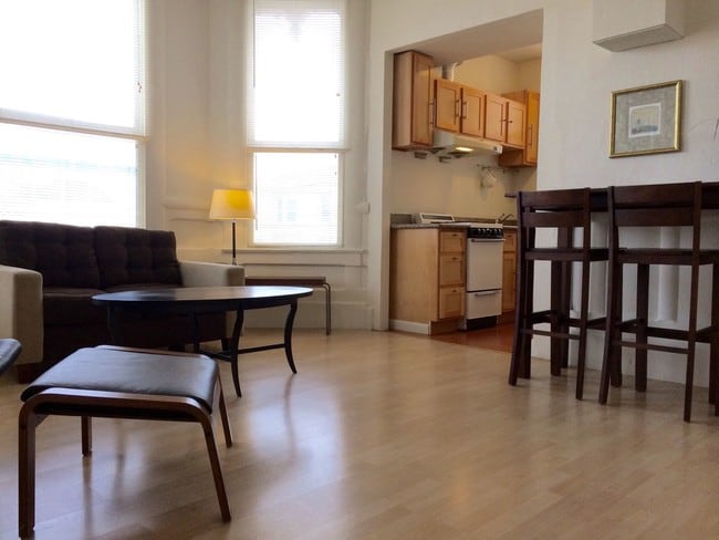 Building Photo - 850 6th Ave Unit A