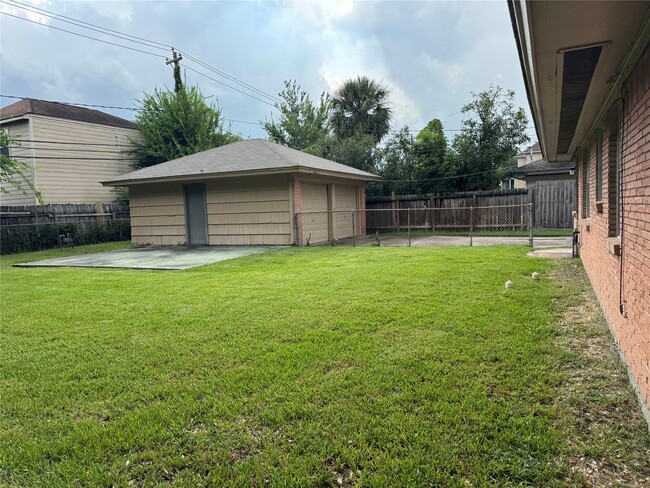Photo - 4013 Newshire Dr