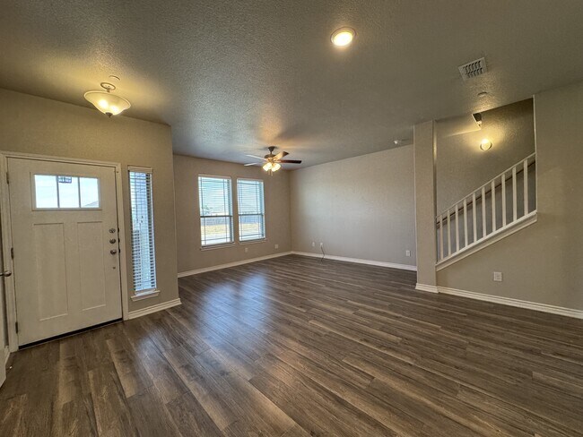 7611 Stonehollow