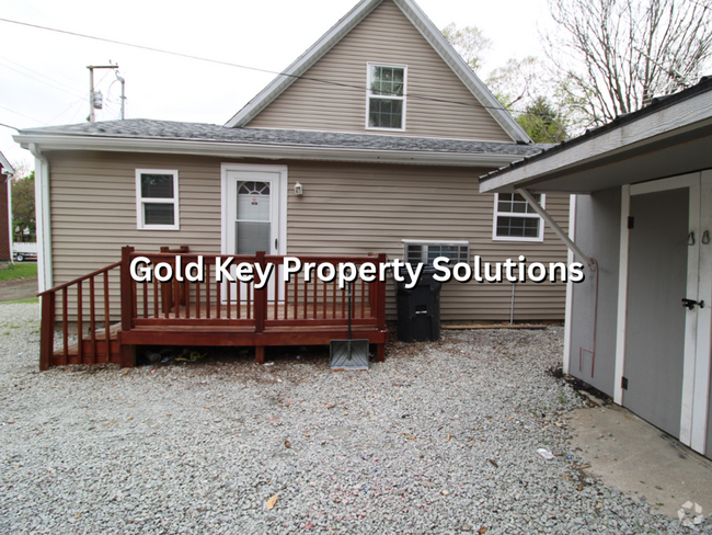 Building Photo - 1 BR 1 BA Downstairs Apartment with ALL UT... Unit 2