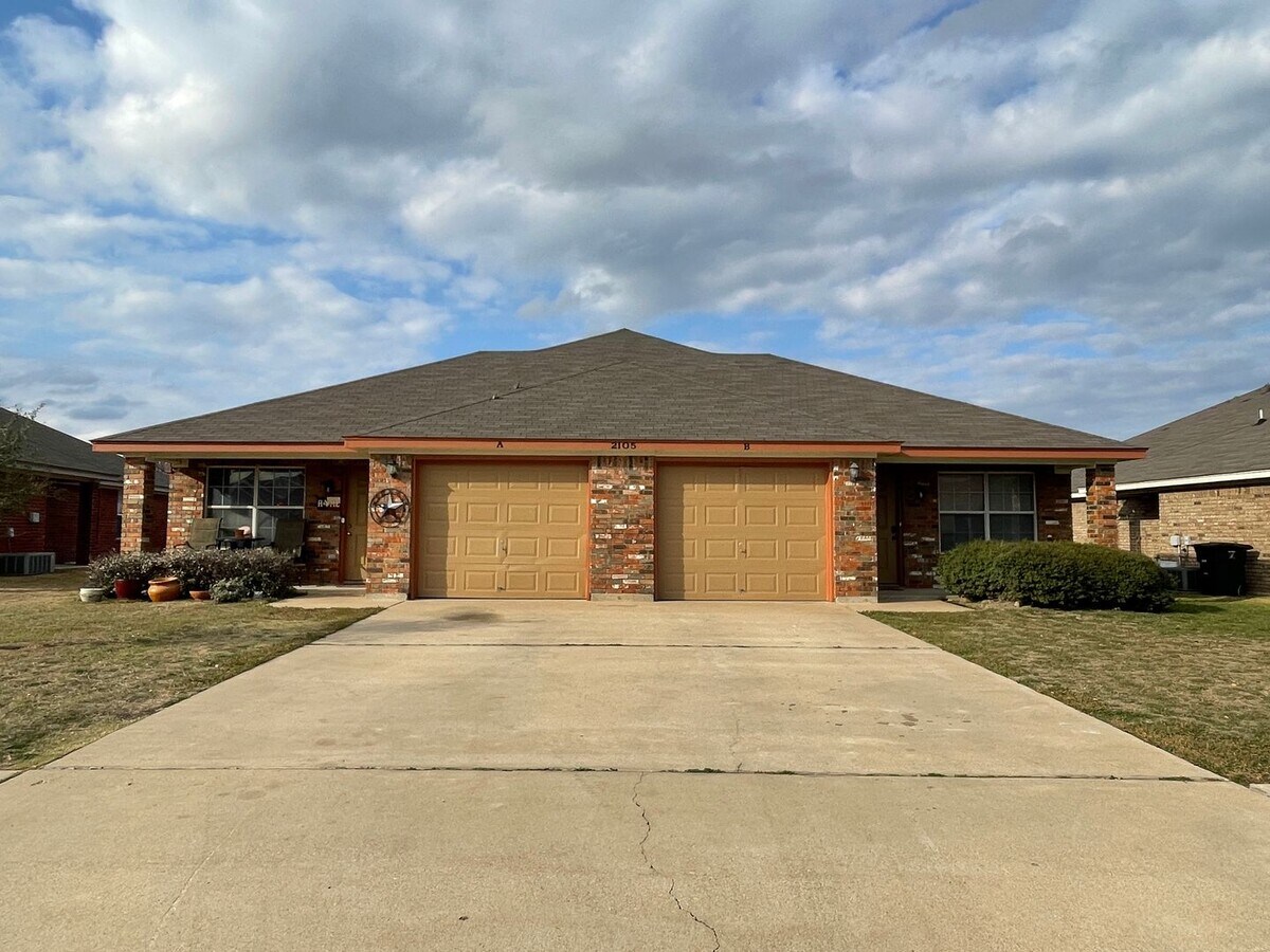 Photo - 2105 Schorn Dr Unidad # A