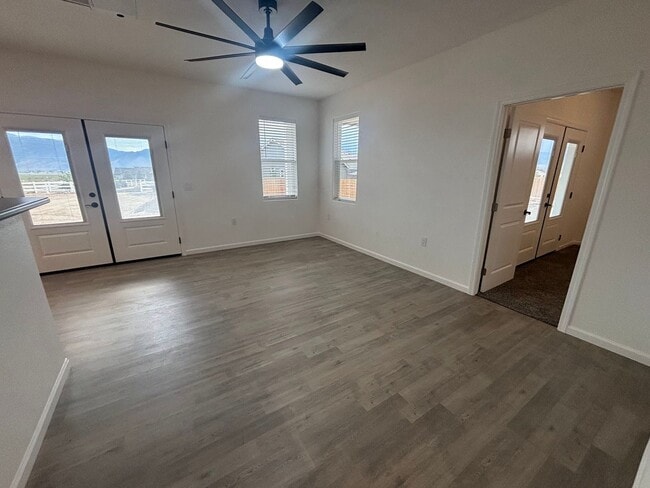 Photo - Beautiful country living!