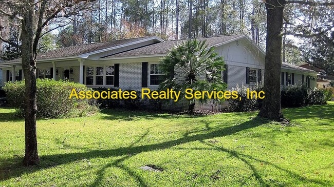 Photo - Beautiful 4bed/3bath Corner Lot in Suburban Heights