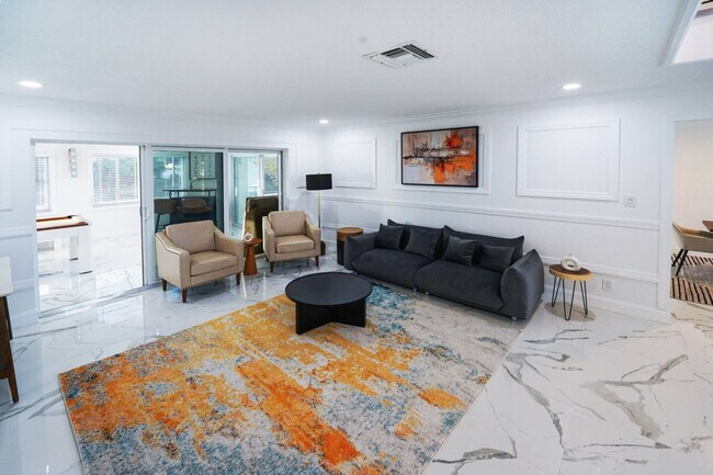 Photo - 651 NW 42nd Ave Unidad ID1369660P