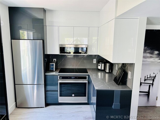 1105 Lake Shore Dr Unit 201