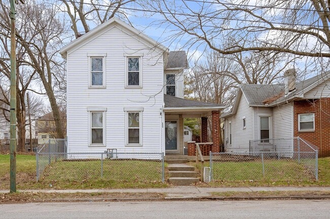 Building Photo - 544 Troy St Rental