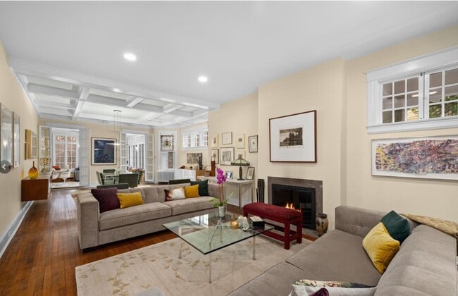 Photo - Cleveland Park Stunner - Walk to METRO