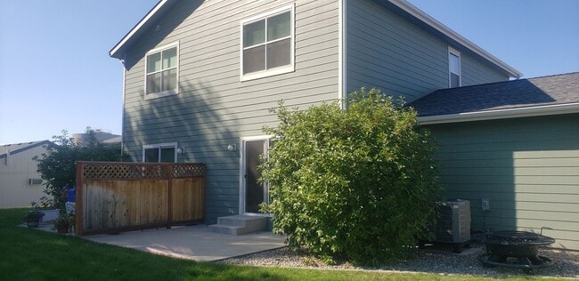 Photo - 3 bedroom, 2.5 bath duplex Move In August 10th!!