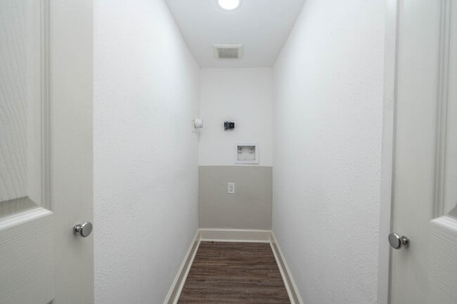 Photo - 611 N Pruett St