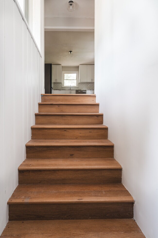 Photo - 121 W Victoria Rd