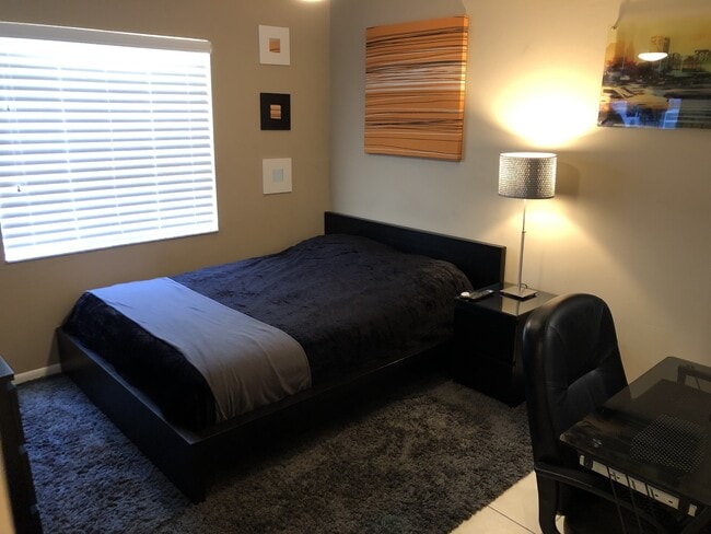 Building Photo - 201 Desoto St