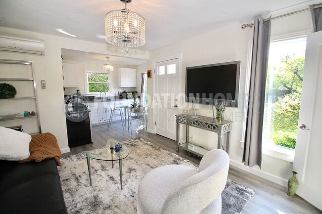 Photo - Creative Cottage Retreat – Near Downtown San Anselmo- Music Studio - A/C - FOUNDATION