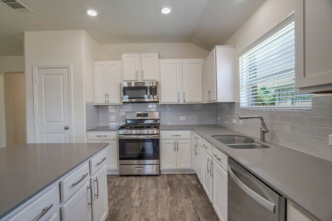 Photo - 3200 Windy Vane Dr