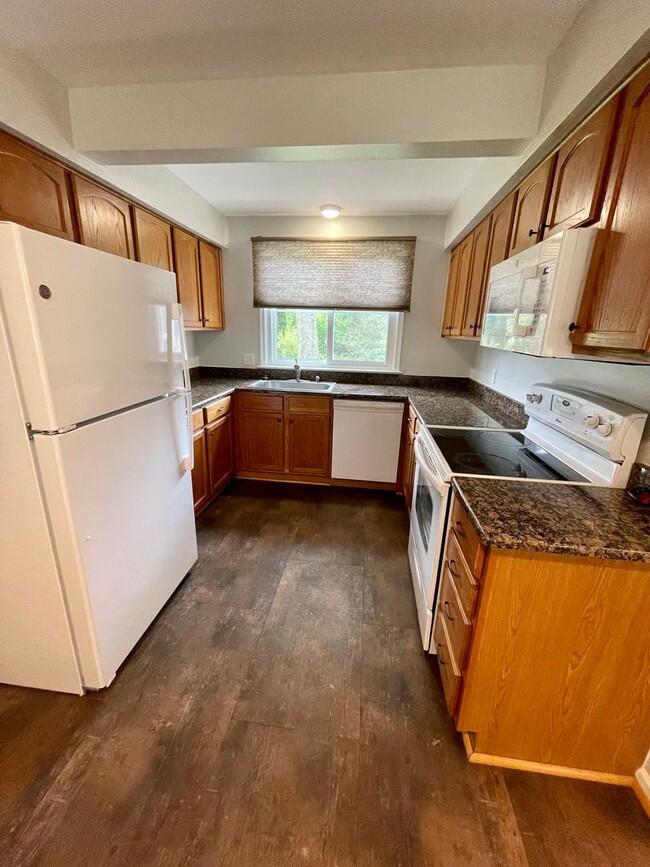 Photo - OFFERING ONE MONTH FREE RENT!! GORGEOUS AN...