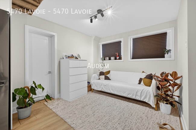 Building Photo - 5470 Rue Lavoie Unit 5470 Lavoie