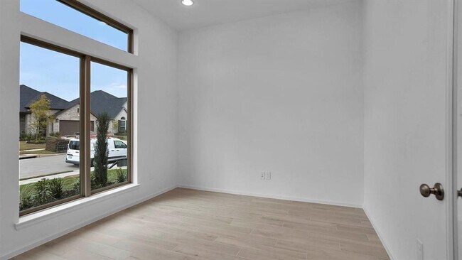 Photo - 2910 Starling Dr