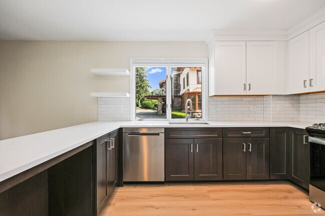 Building Photo - 11 Maple Ave Rental