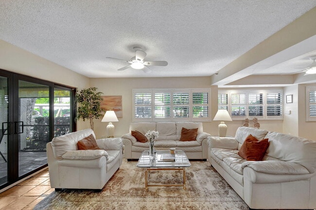 Photo - 318 Oak Harbour Dr Unit 318